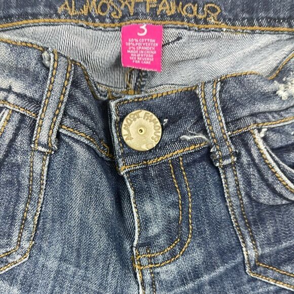 Capri Jeans  - Picture 3 of 9